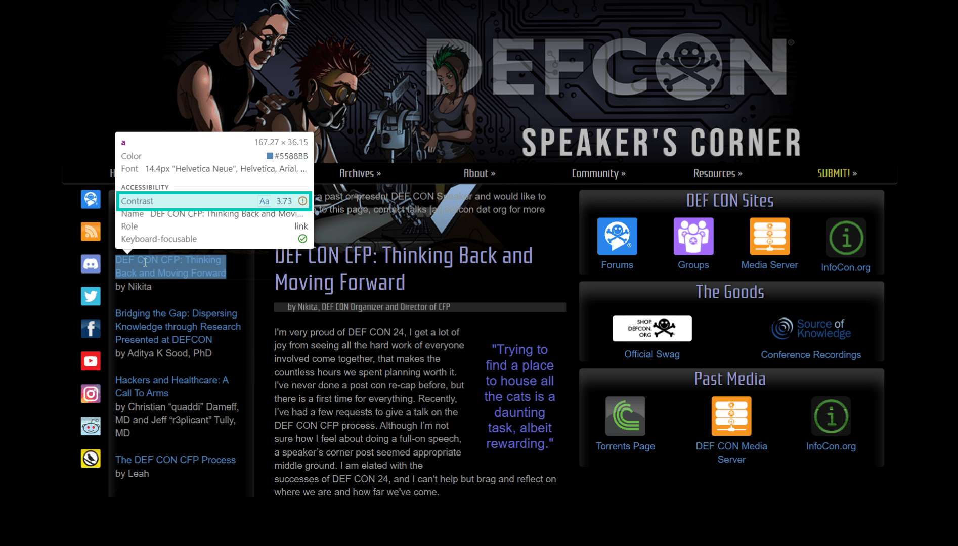 Страница спикера конференции Defcon. У текстов невысокая контрастность, какие-то сливаются с фоном практически полностью. Рядом с одной из ссылок открыто окно инструмента разработчика Chrome с информацией об элементе. Выделена строчка о контрастности. Её соотношение 3.73, рядом с цифрой оранжевый восклицательный знак.
